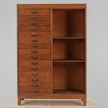 DOKUMENTSKÅP, 1900-talets första hälft.