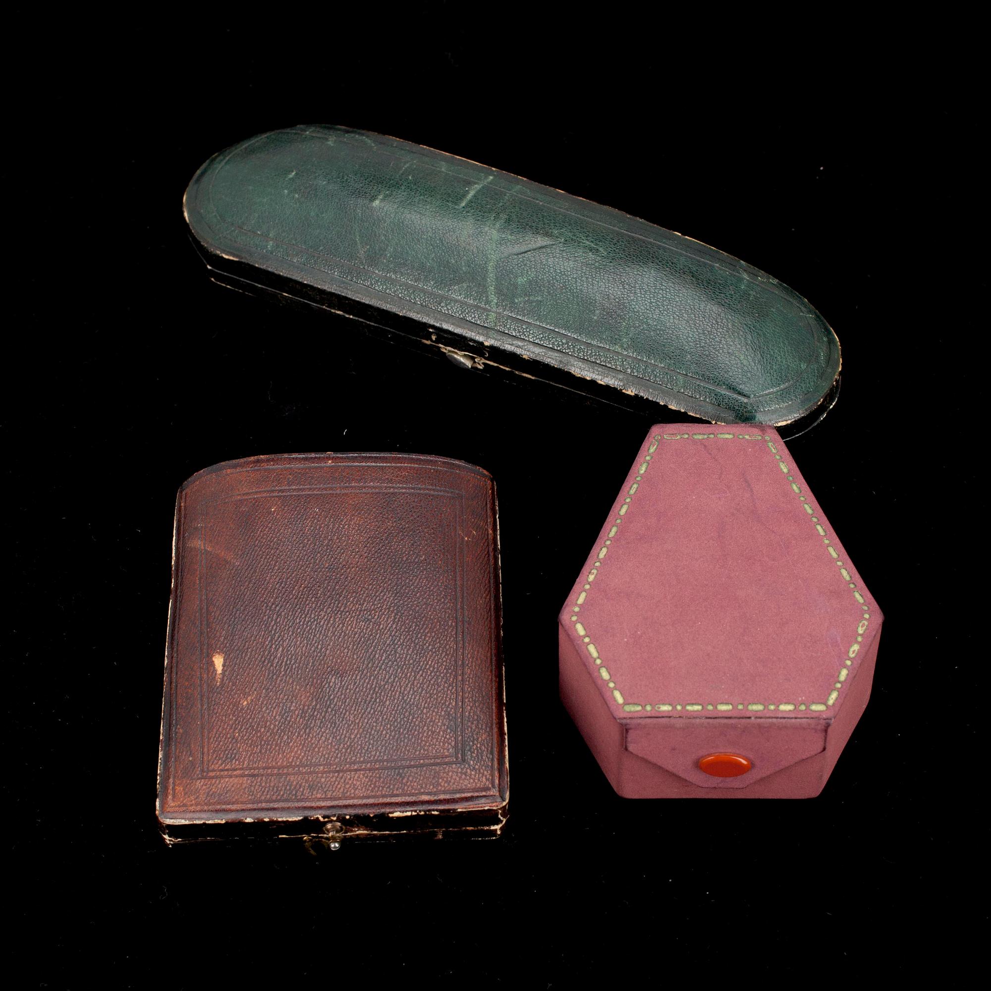 SMYCKEN, 1800-tal, röda stenar, förgylld och försilvrad mässing.
