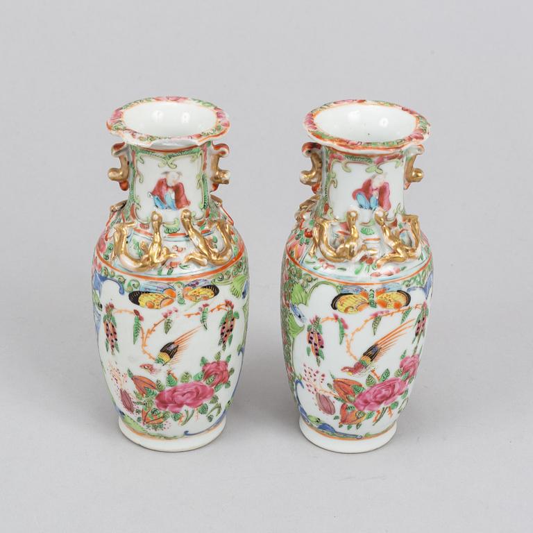 A pair of famille rose Canton table lamps and a pair of vases, late Qing dynasty, 19th Century.