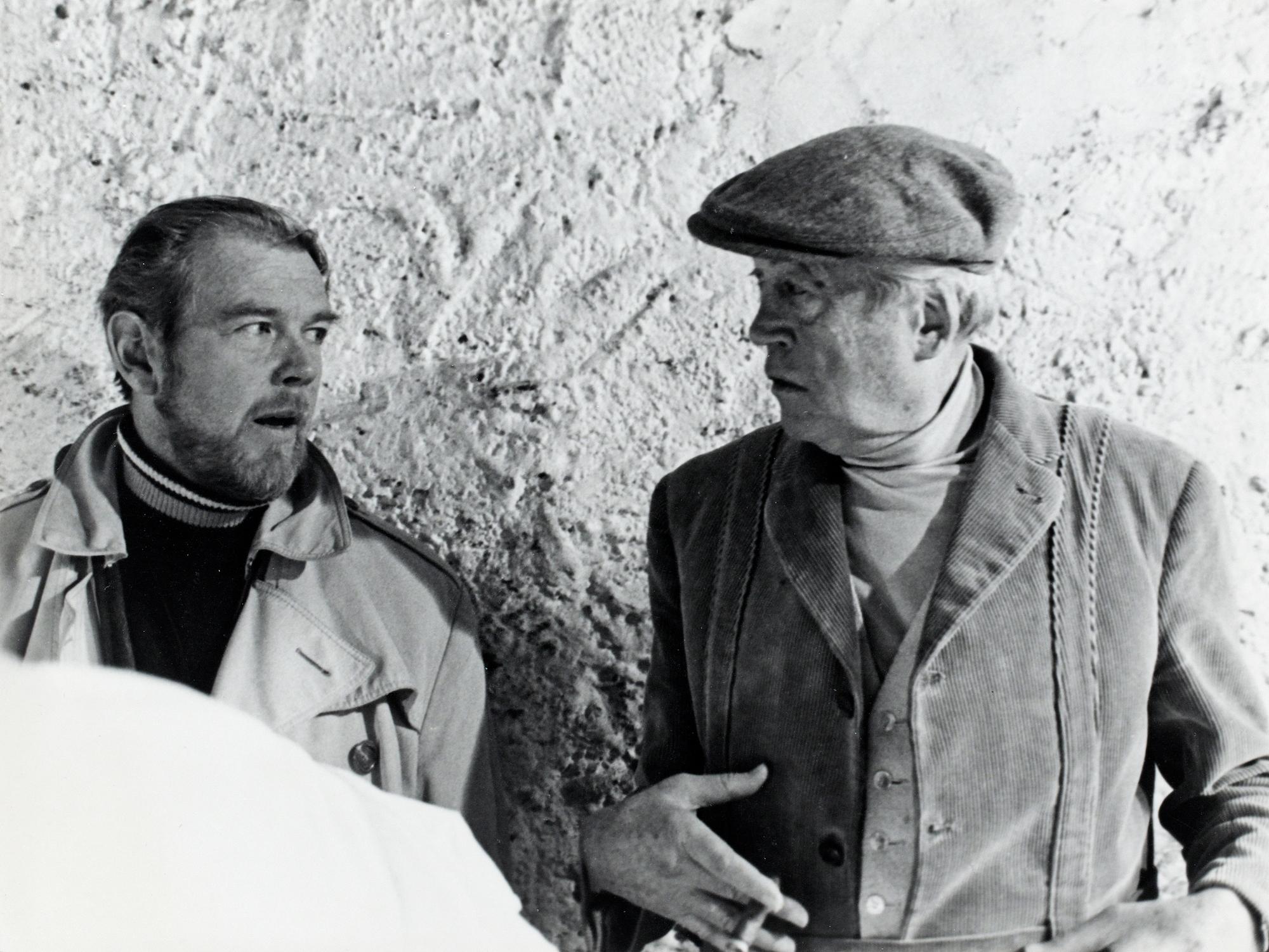 FOTOGRAFIER, 2 st, samramade. Föreställande Sven Nykvist och John Huston, 1971.