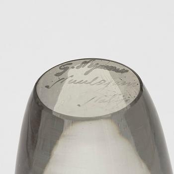 Gunnel Nyman, a model 'GN 31' glass vase, signed G. Nyman Nuutajärvi Notsjö. Designed in 1947.