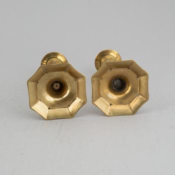 LJUSSTAKAR, ett par, brons, 1700-tal.