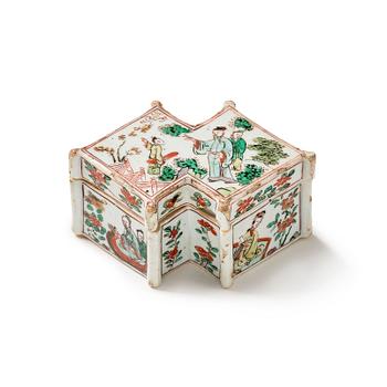 A famille verte box with cover, Qing dynasty, 17th century.