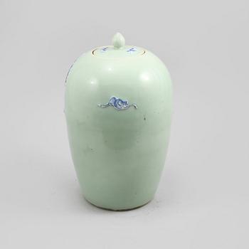 LOCKURNA, porslin, Kina, sent 1800-tal.