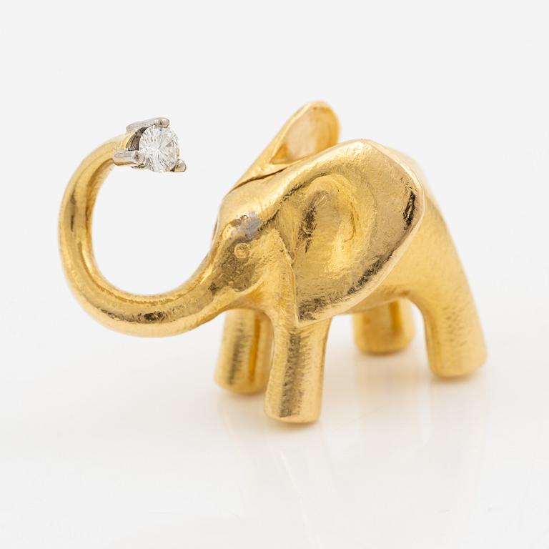 Ole Lynggaard hänge 18K guld i form av elefant  med en rund briljantslipad diamant.