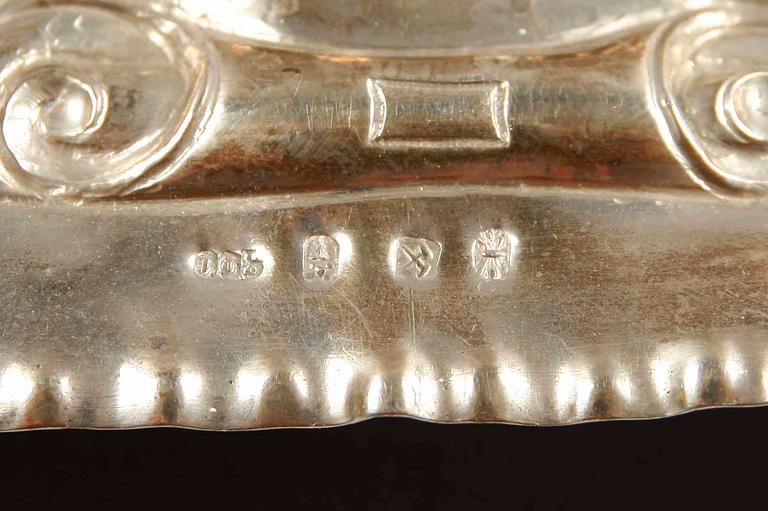 PRESENTERFAT, silver 800/1000 utländska stämplar. Barockstil.