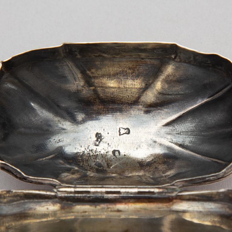Dosa, silver, otydliga sannolikt franska stämplar 1700-tal.