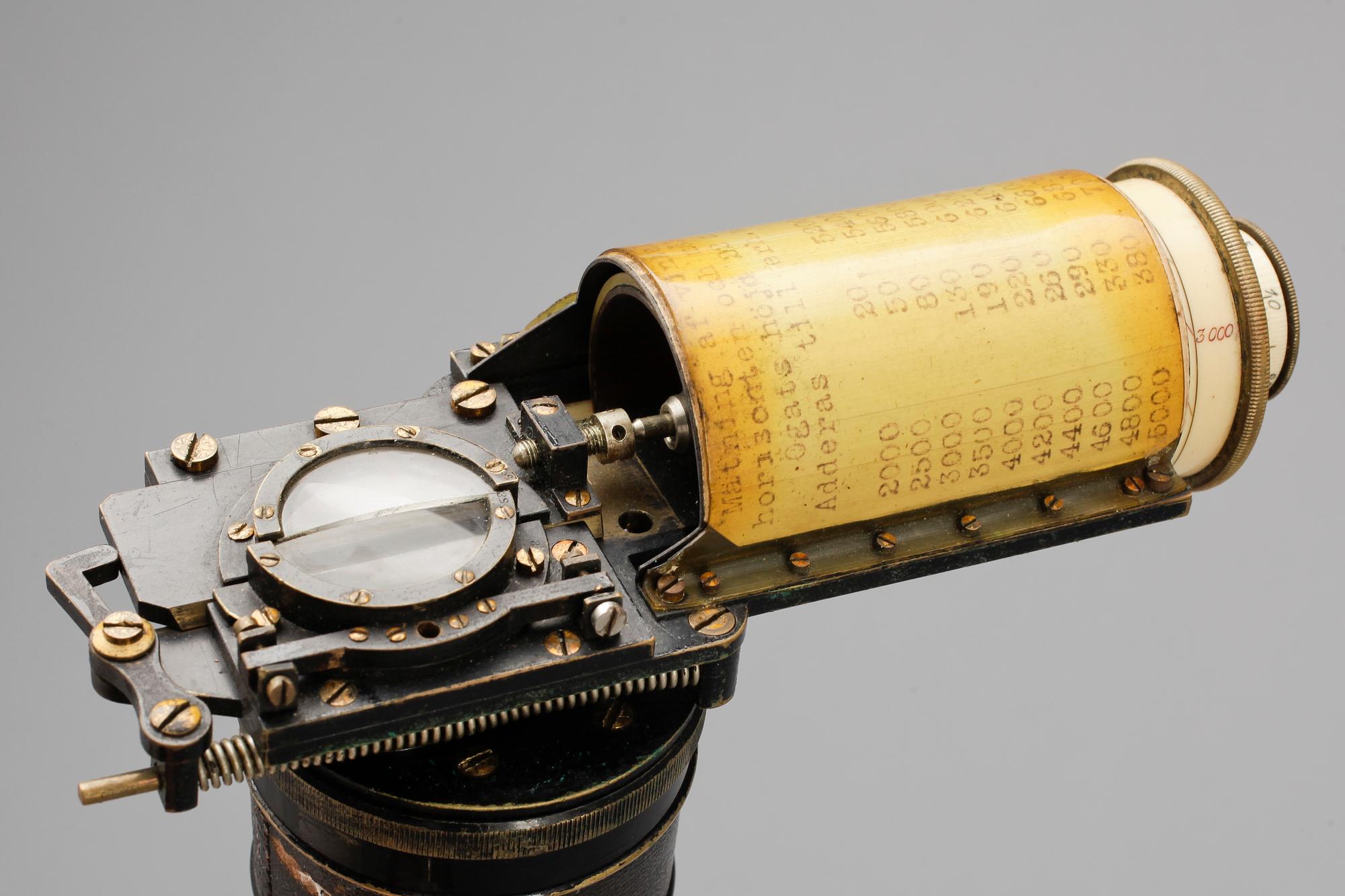 MÄTINSTRUMENT i LÅDA, A. Hurlimann Ponthus & Therrode, Paris, Frankrike. 1900-talets början.