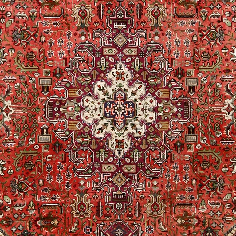 MATTA, Täbriz, ca 295 x 205 cm.