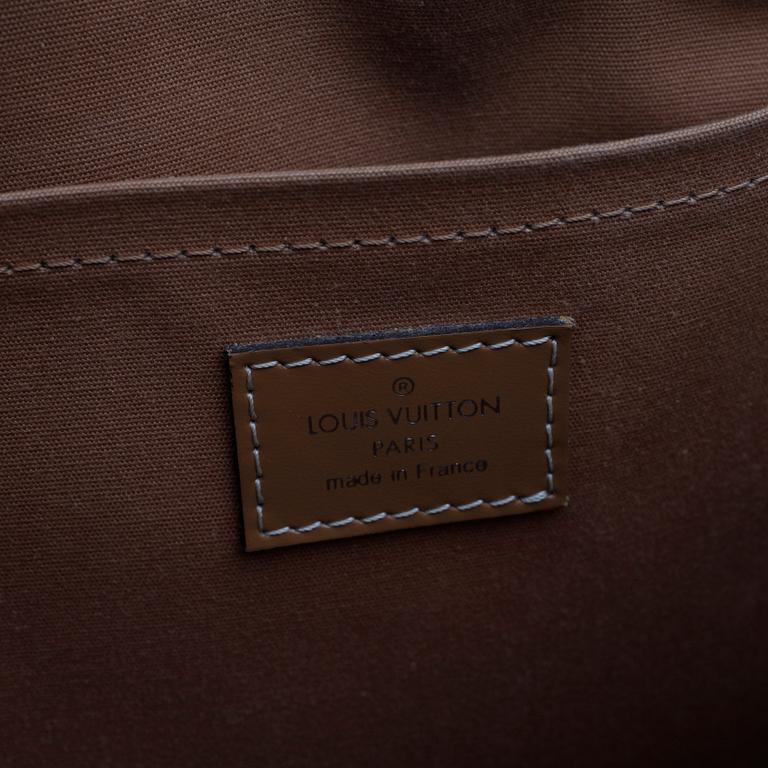 LOUIS VUITTON, a brown Epi leather "Passy" handbag.