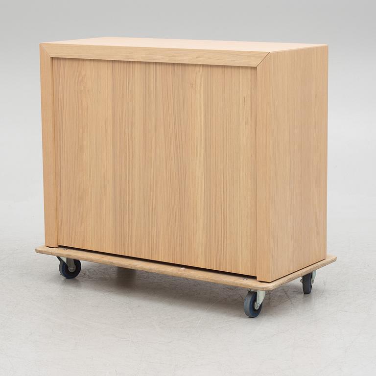 Torill Slettvoll, a dresser, Slettvoll.