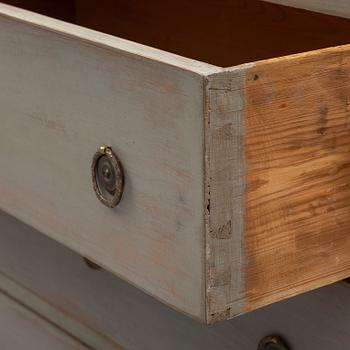 A late 19th Century chest of drawers.