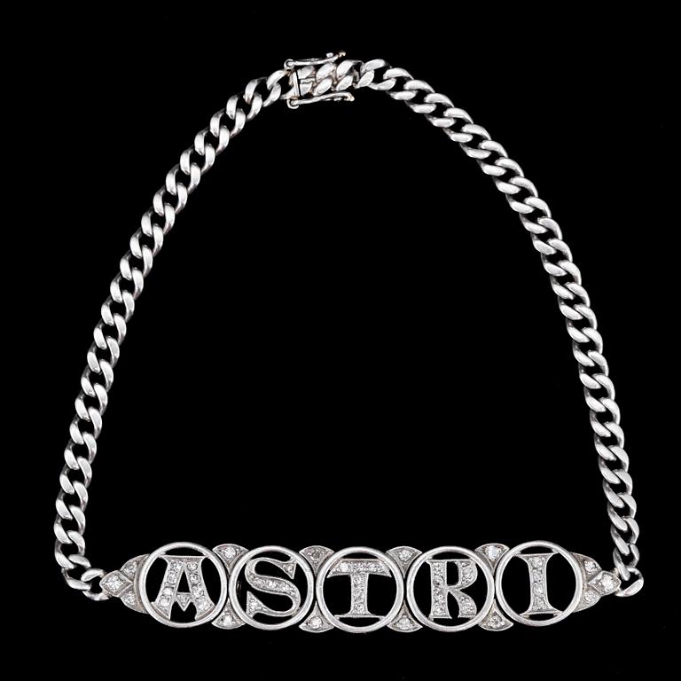 ARMBAND, platina med små diamanter, CG Hallberg, 1937. Ca 15 g.