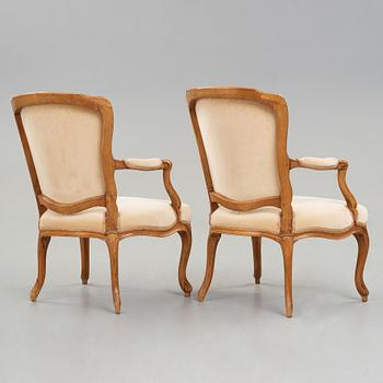 KARMSTOLAR, ett par, av Francois Reuze (mästare i Paris 1743-1799), Louis XV, 1700-talets andra hälft.