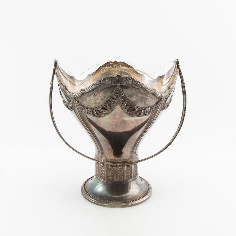 Skål med hänkel Jugend 1900-alets början nysilver.