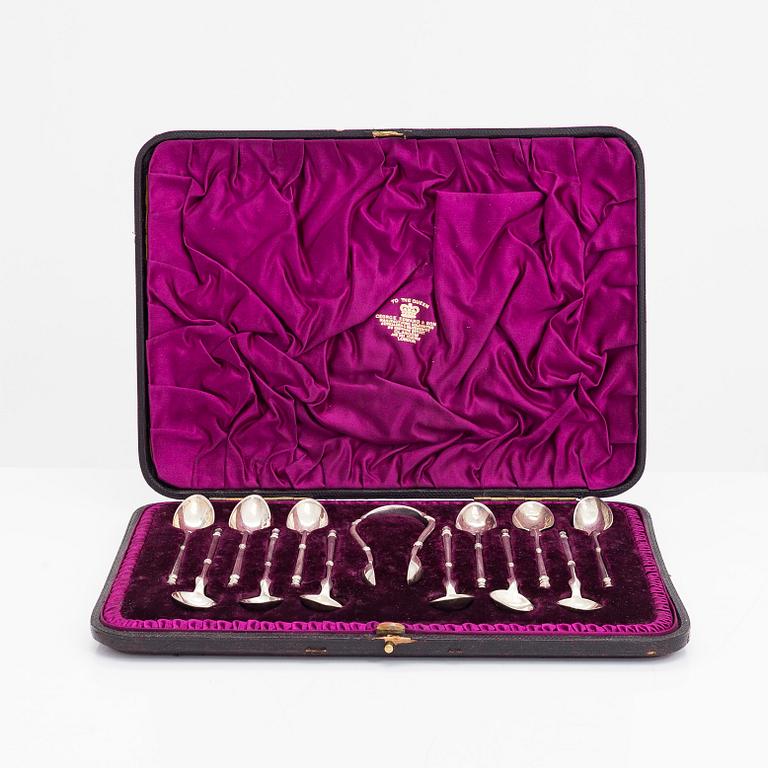 A set of 12 coffee spoons and sugar tongs in fitted case, silver import mark of Georg Edvard & Son, Glasgow 1900.