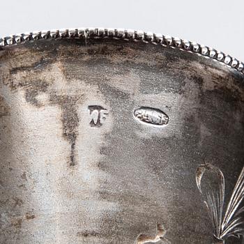 BÄGARE, 2 st, silver, Ryssland, ca. 1900. Tot vikt 50,5 g.