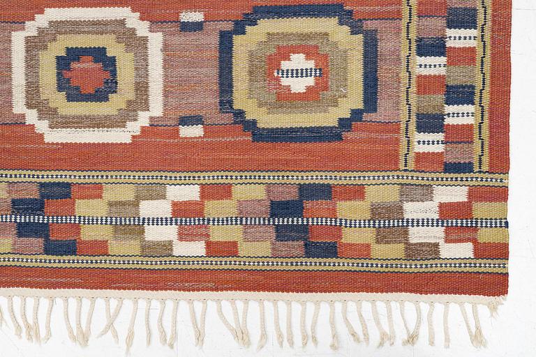 Märta Måås-Fjetterström, a 'Röda Åttan', flat weave, c. 285 x 215 cm, signed AB MMF.