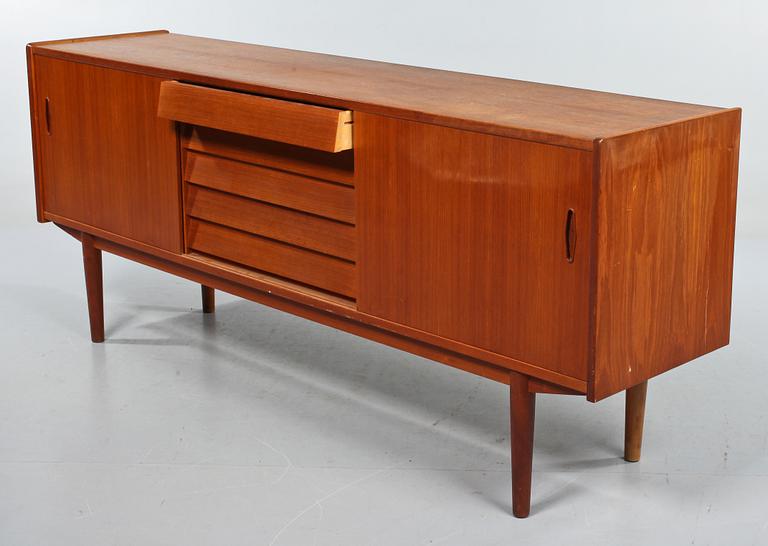 SIDEBOARD, "Trio", Nils Jonsson, Troeds Bjärnum ur serien "Bra Bohag", 1950/60-tal.