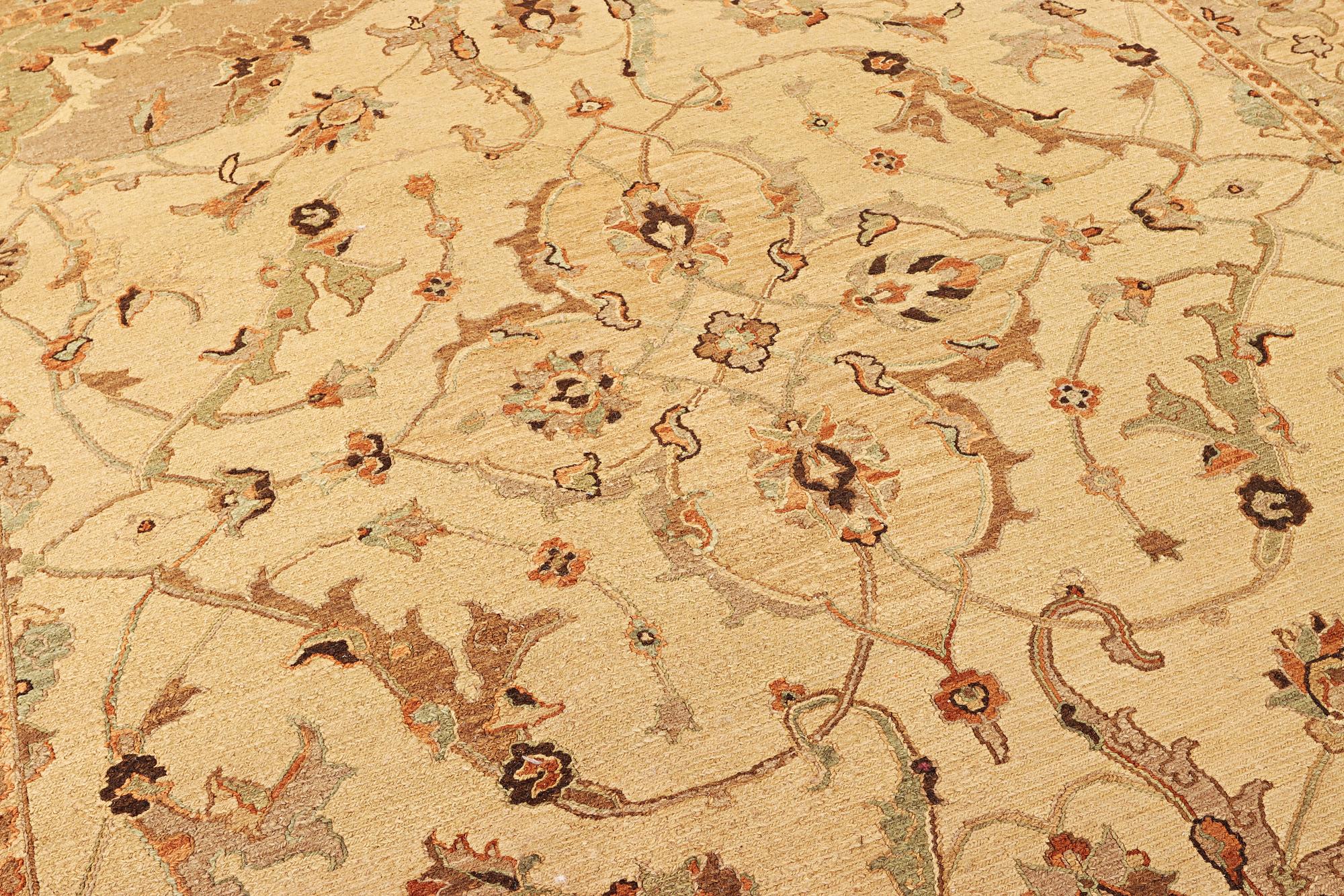 An oriental carpet with a Zeiglar pattern, c. 307 x 249 cm.