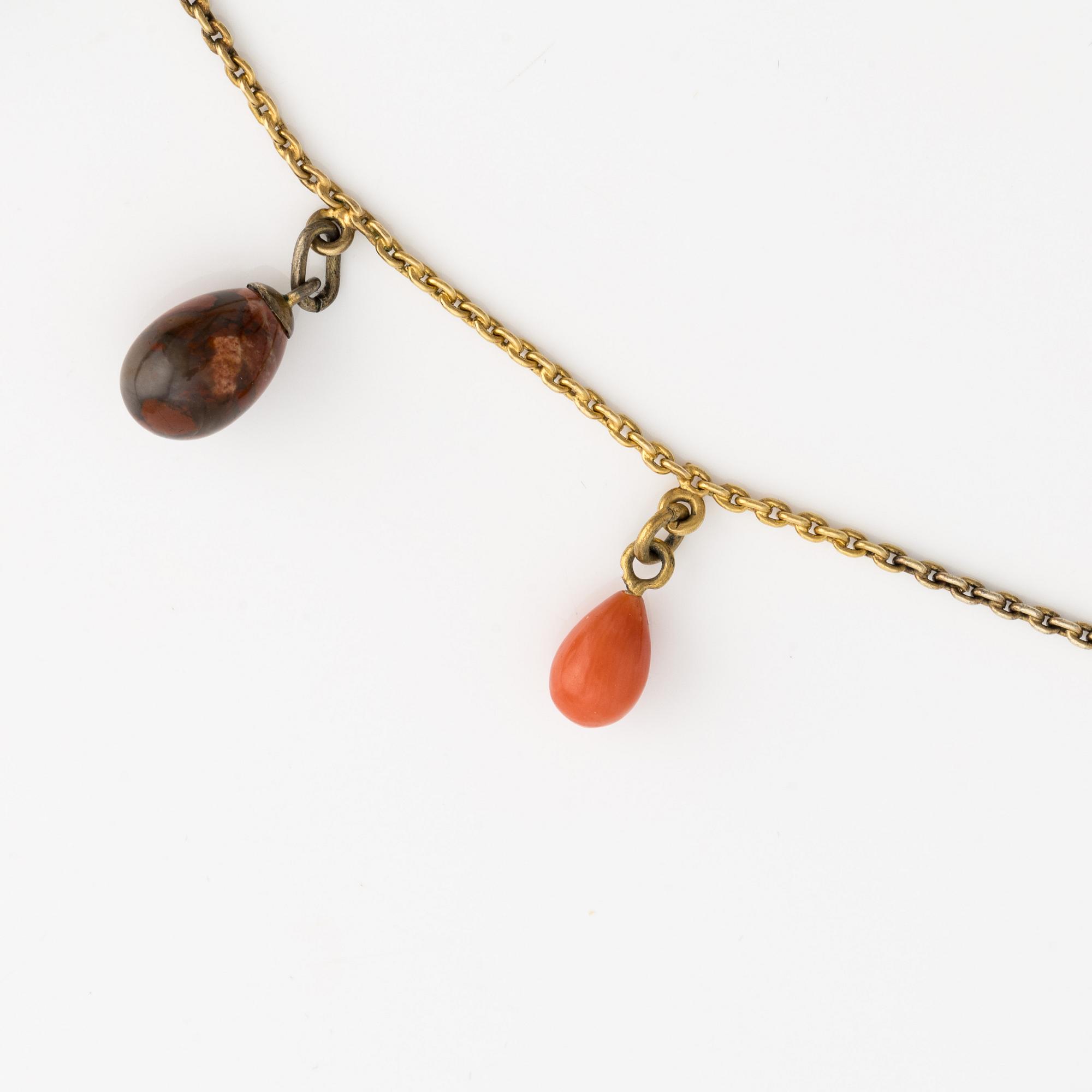 Collier med smyckesägg, 14K guld och metall.