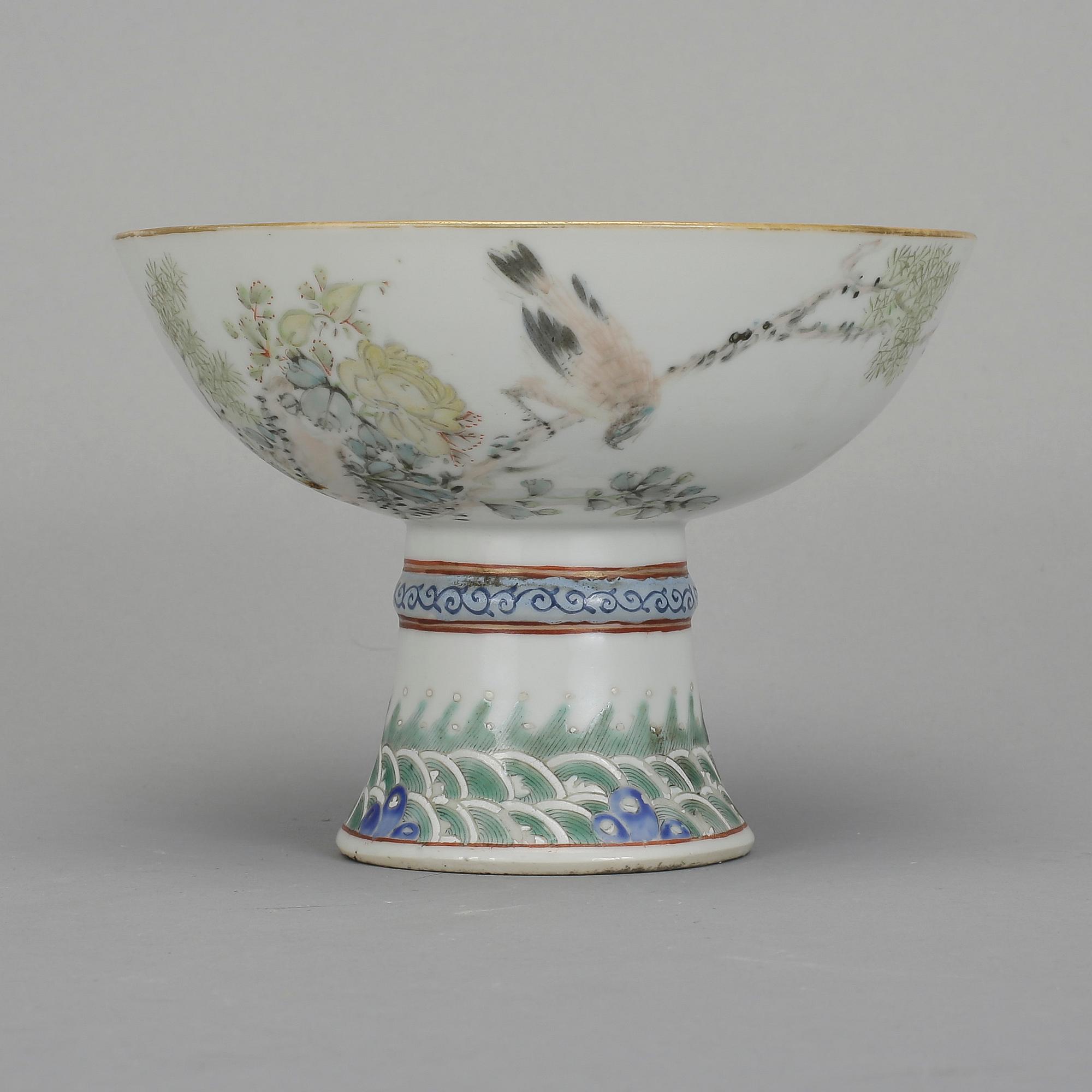 SKÅL PÅ FOT, porslin, Kina, 18/1900-tal.