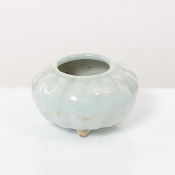 Two joss stick holders, a vase, a brush washer and a small ewer, Qing dynasty, 19th century and older.