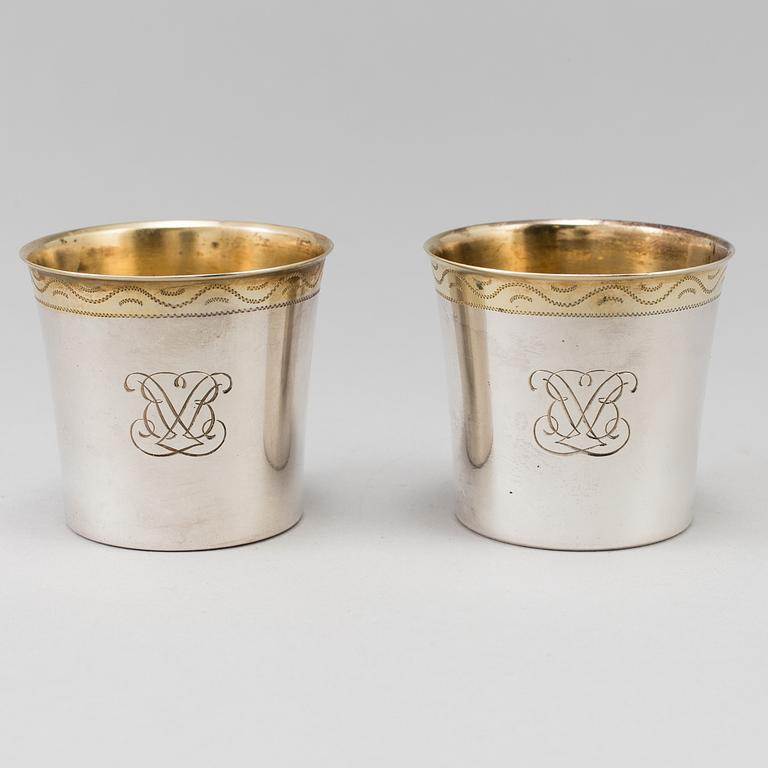 A SET OF SIX SILVER BEAKERS by K Anderson, Stockholm 1942. Weight ca 145 g.