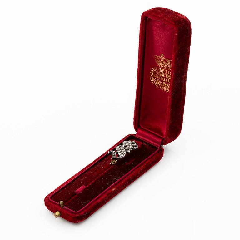 Royal honour gift with Queen Sofia's (1836-1913) diamond monogram.