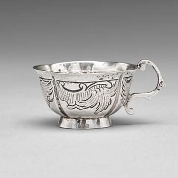 120. A Russian silver vodka cup, makers mark Fyedor Tichonov Kryskev, Moscow 1770´s.