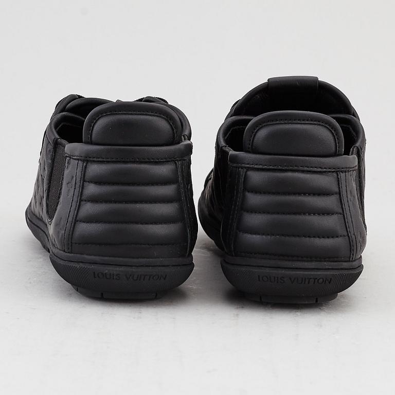 LOUIS VUITTON, a pair of sneakers, size 35,5.