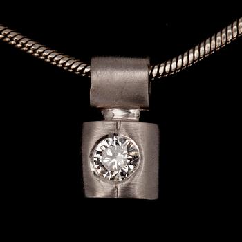 HÄNGE, briljantslipad diamant ca 0.20 ct. Uppskattningsvis H/vs. Platina. Keden 18K vitguld. Totalvikt 9,9 g.