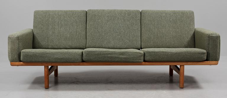 SOFFA, "GE 236/3", Hans Wegner, 1900-talets tredje kvartal.