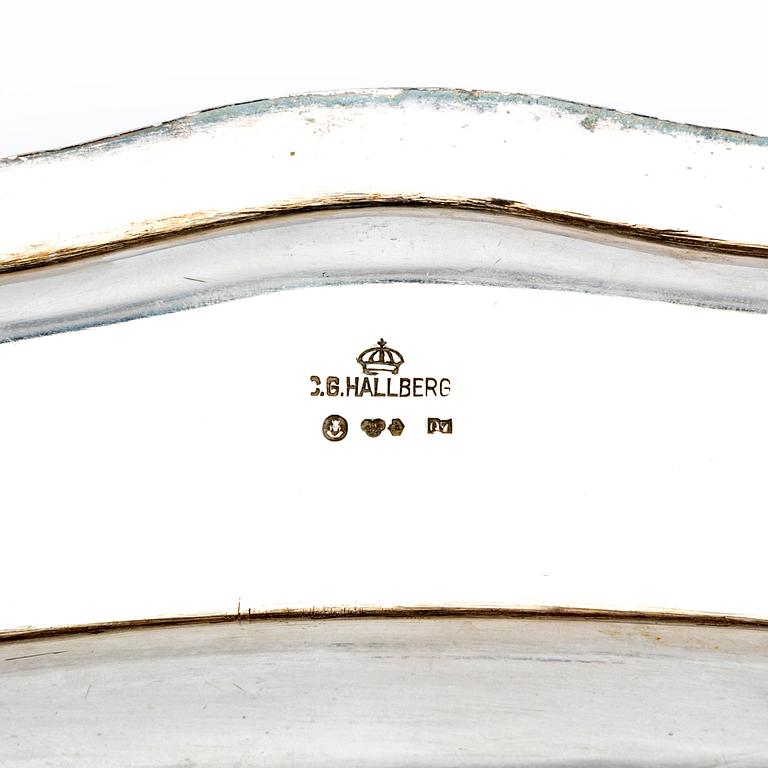 A Swedish 20th century silver serving plate mark of CG Hallberg Stockhom 1916, weight 1406 gram.