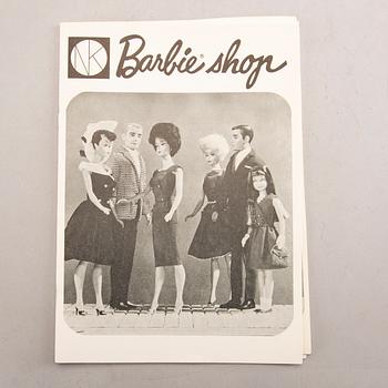 Dockor 4 st samt litteratur Barbie, Ken och Skipper Mattel 1960-tal.