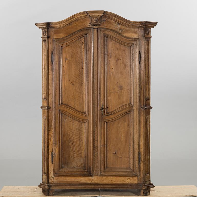 A CABINET/WARDROBE.