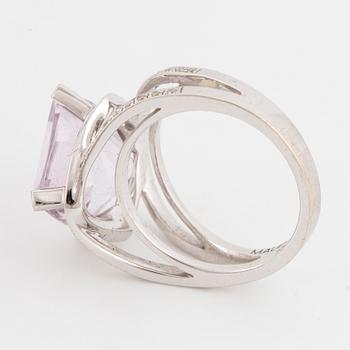 A RING, Mauboussin, rose quartz, diamonds, 18K white gold.
