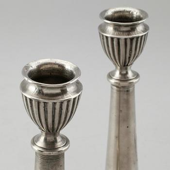 LJUSSTAKAR, 1 par, tenn, Sven Berglund, Malmö 1847.