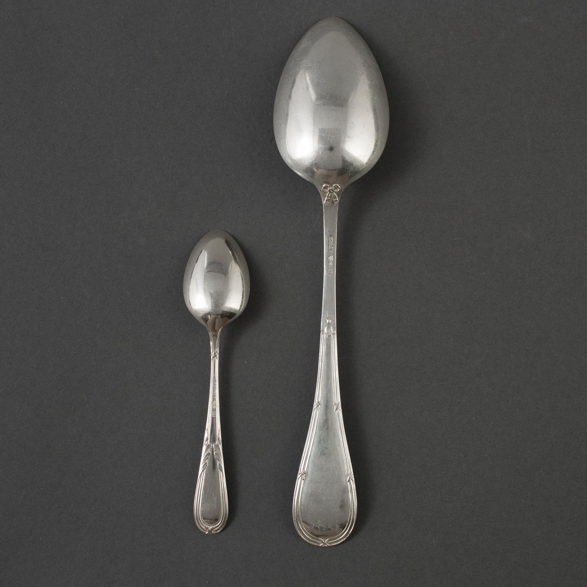 KAFFE-OCH DESSERTSKEDAR, silver, AG Dufva, Stockholm, 1924.  Totalvikt 530 gram.