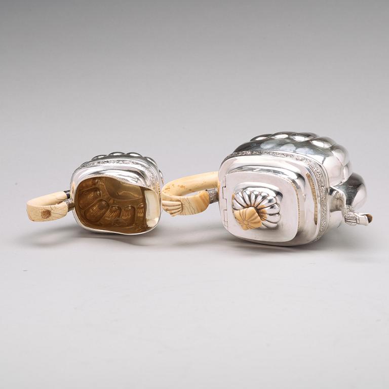 Gustav Lindgren, kaffekanna och gräddkanna, silver, S:t Petersburg 1827.