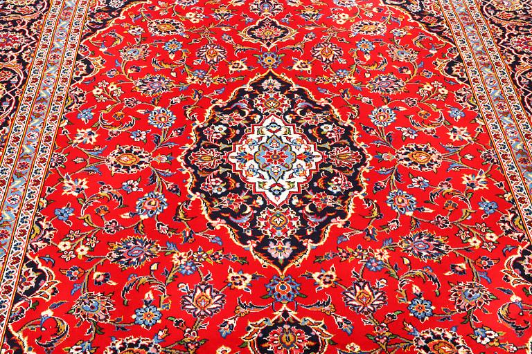 A Keshan carpet, c. 330 x 245 cm.