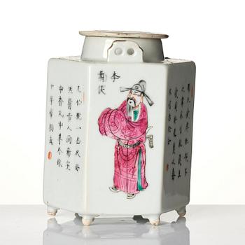 A famille rose 'Wu Shang Pu' tea pot with cover, Qing dynasty, c. 1900.