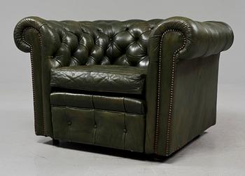 FÅTÖLJ, Chesterfield-modell, 1900-talets andra hälft.