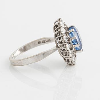 Ring, Carmosé ring in 18K white gold with light blue sapphire and brilliant-cut diamonds.