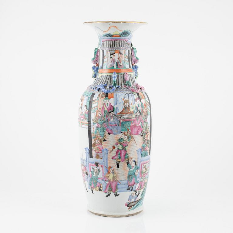 Golvvas, porslin. Kina, Sen Qingdynasti.