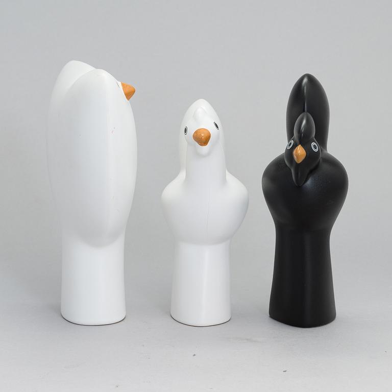 Howard Smith, figuriineja, 3 kpl, keramiikkaa, sarjasta Parvi, Arabia 1900-luvun loppu.