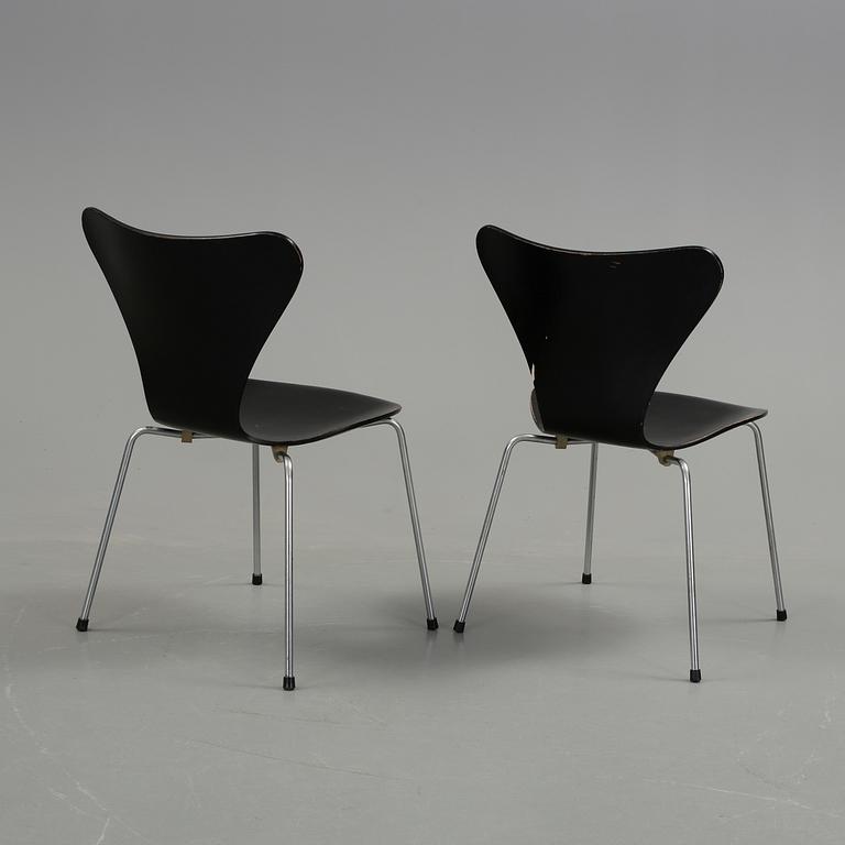 STOLAR, ett par, "Sjuan", Arne Jacobsen, Fritz Hansen.