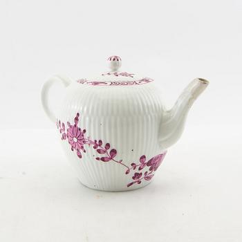 Teapot Meissen porcelain 18th century.