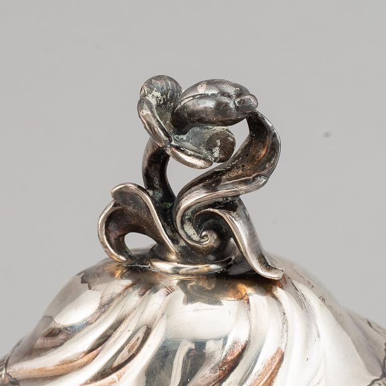 A silver coffee pot by CG Hallberg, Stockholm 1954.