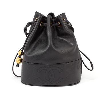 A bucket-bag by Chanel.